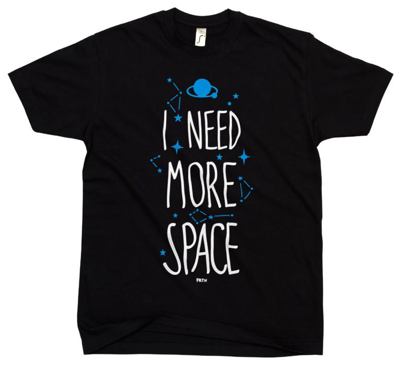 I need more space - Męska Koszulka Czarna