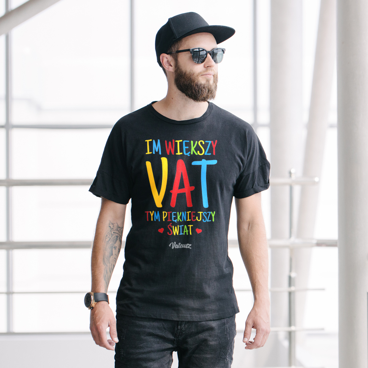 Im większy VAT tym piękniejszy świat - Męska Koszulka Czarna