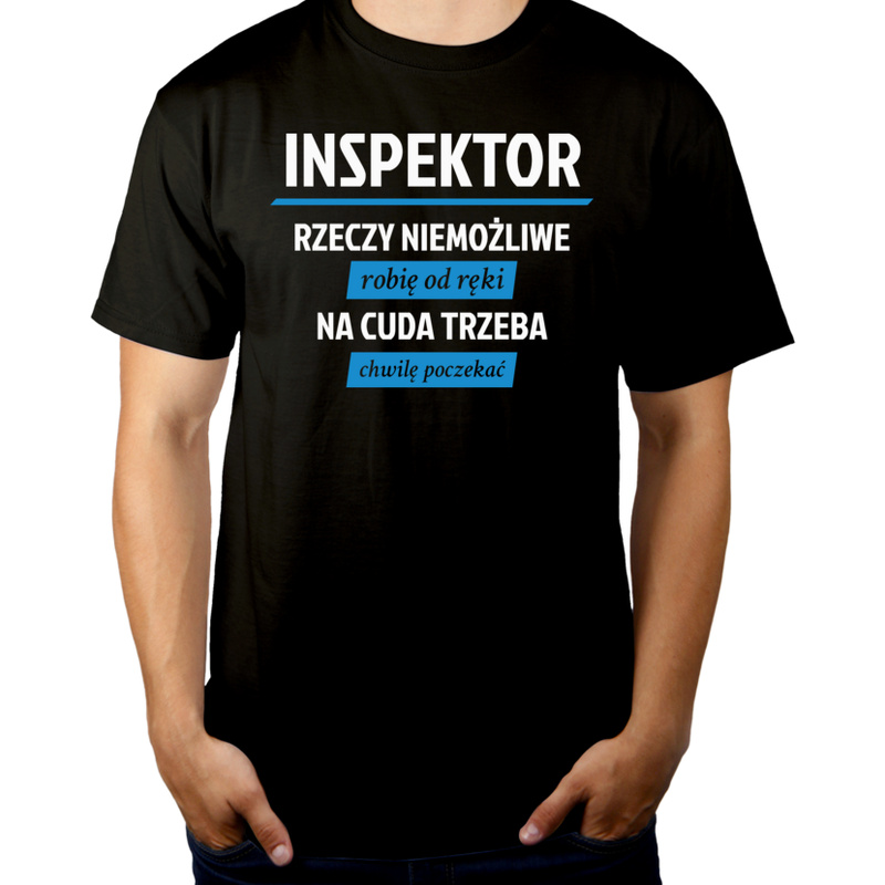 Inspektor - Rzeczy Niemożliwe Robię Od Ręki - Na Cuda Trzeba Chwilę Poczekać - Męska Koszulka Czarna