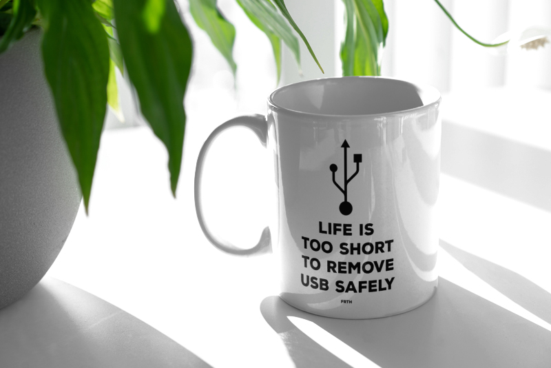 Life is too short to remove usb safely - Kubek Biały