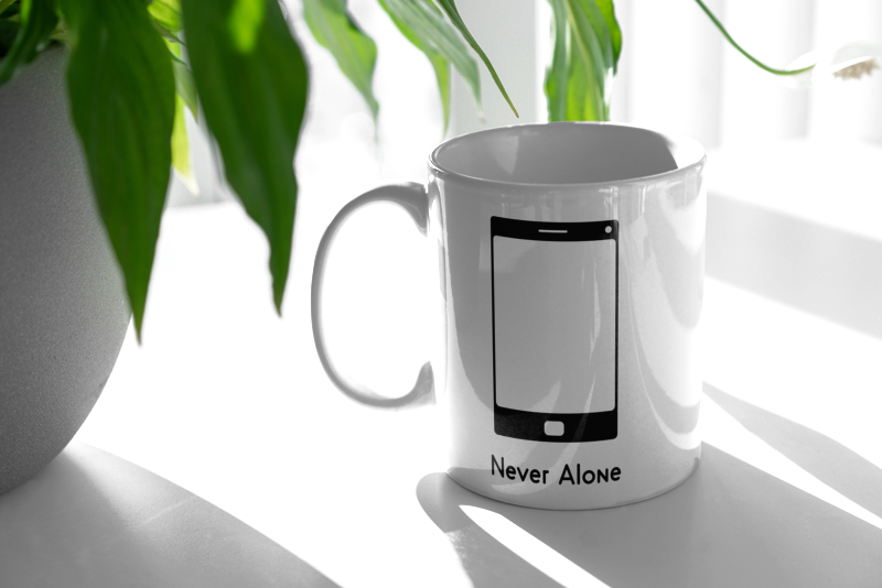 Never Alone - Kubek Biały