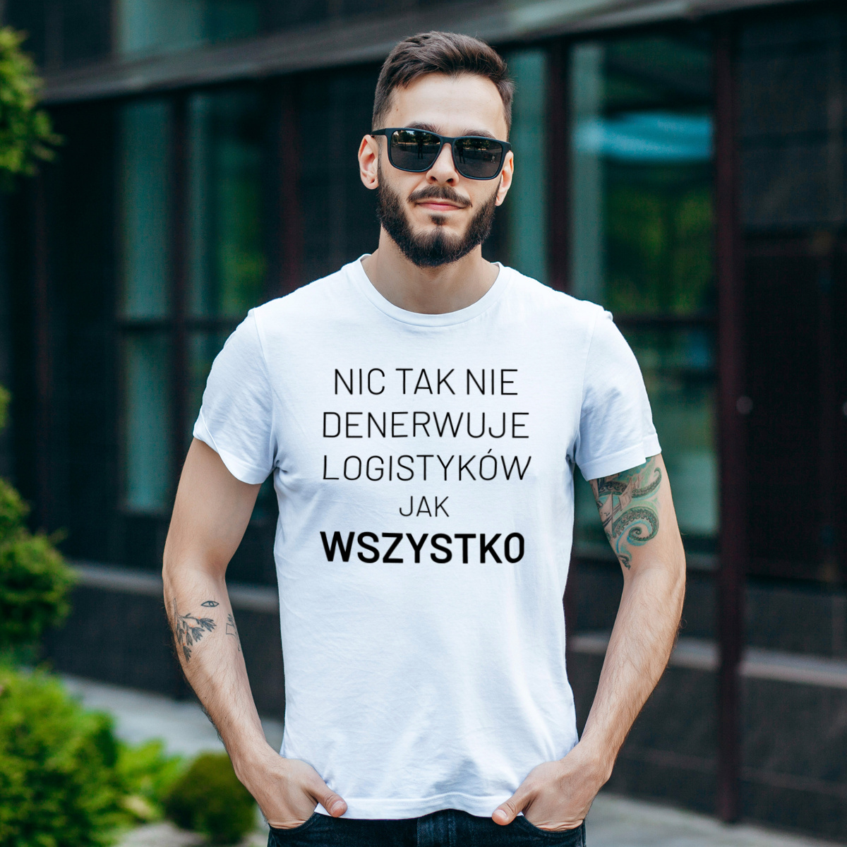 Nic Tak Nie Denerwuje Logistyków Jak Wszystko - Męska Koszulka Biała